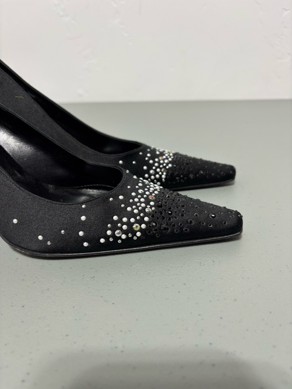St. John Collection Black Satin Women's Heels Elegant Formal Pointed Toe 9B - Picture 2 of 16